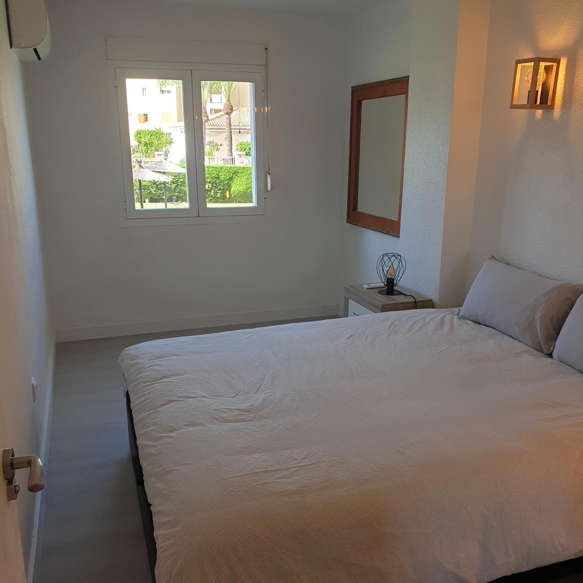 Sea View Apartment Beach Front Punta Prima ตอร์เรเวียคา ภายนอก รูปภาพ