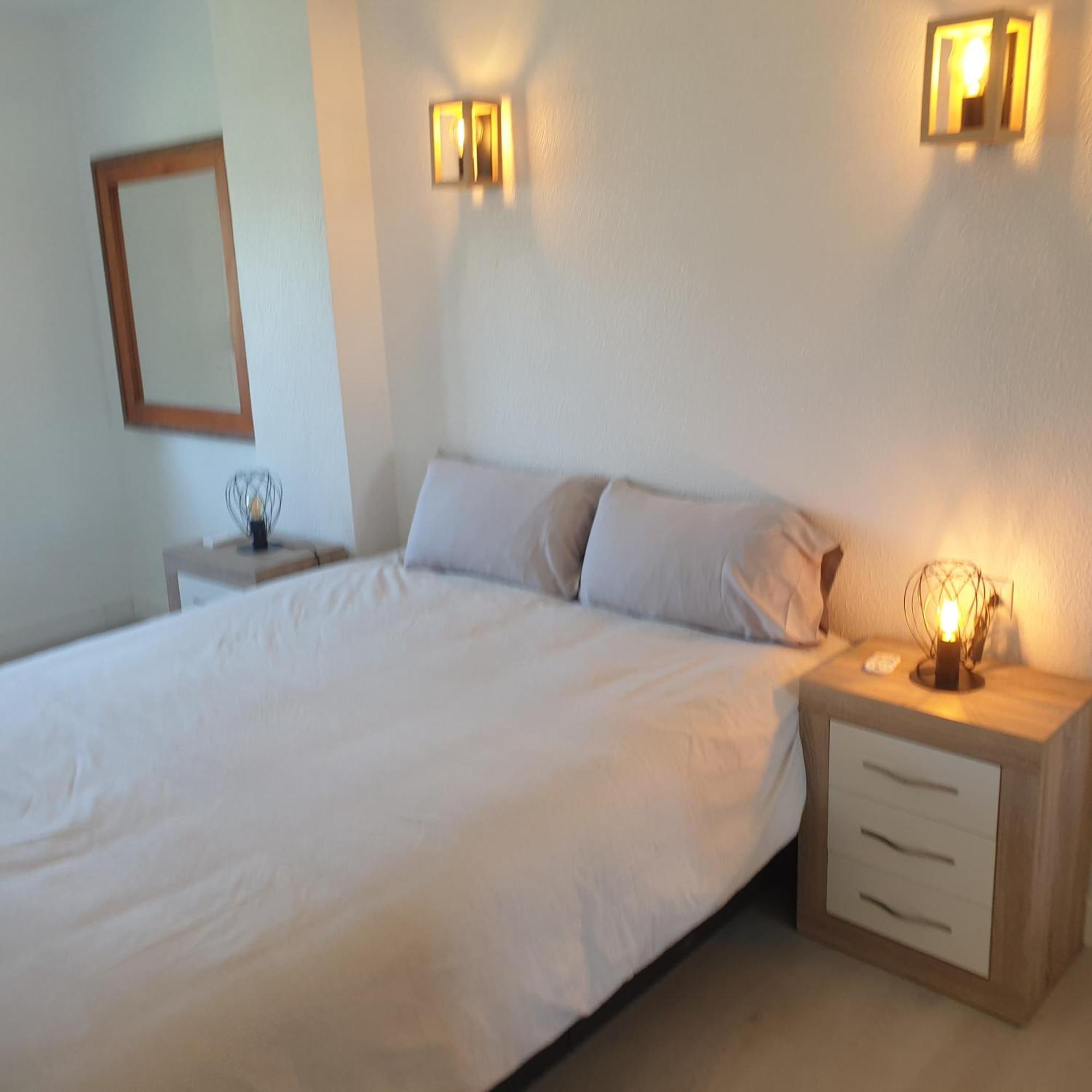 Sea View Apartment Beach Front Punta Prima ตอร์เรเวียคา ภายนอก รูปภาพ